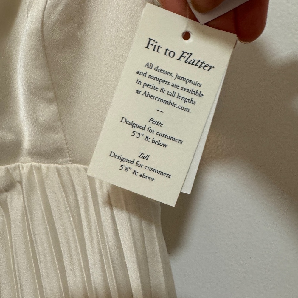 Abercrombie & Fitch Silk pleated Dress in off-white size Medium.